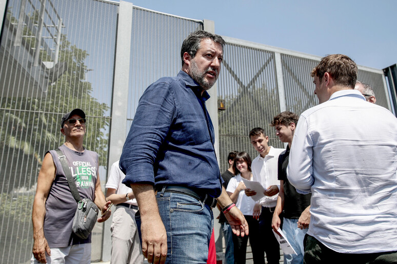 Persino Vannacci dà lezioni a Salvini