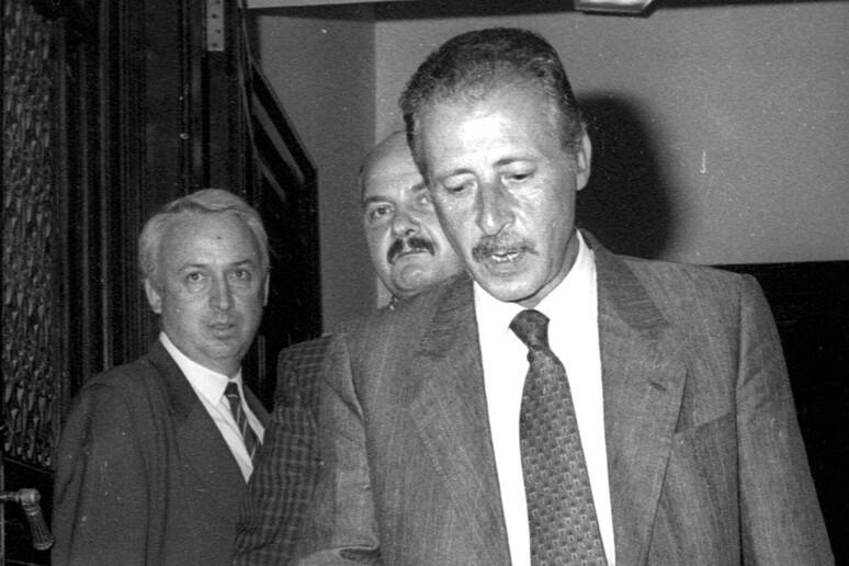 Contro il nido di vipere