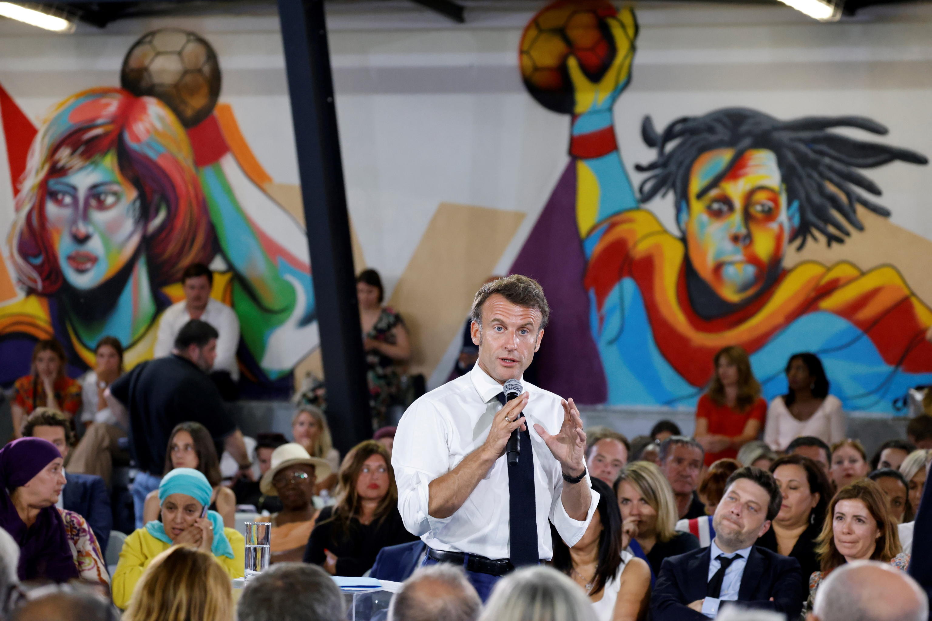 La Francia vieta i social ai minori di 15 anni