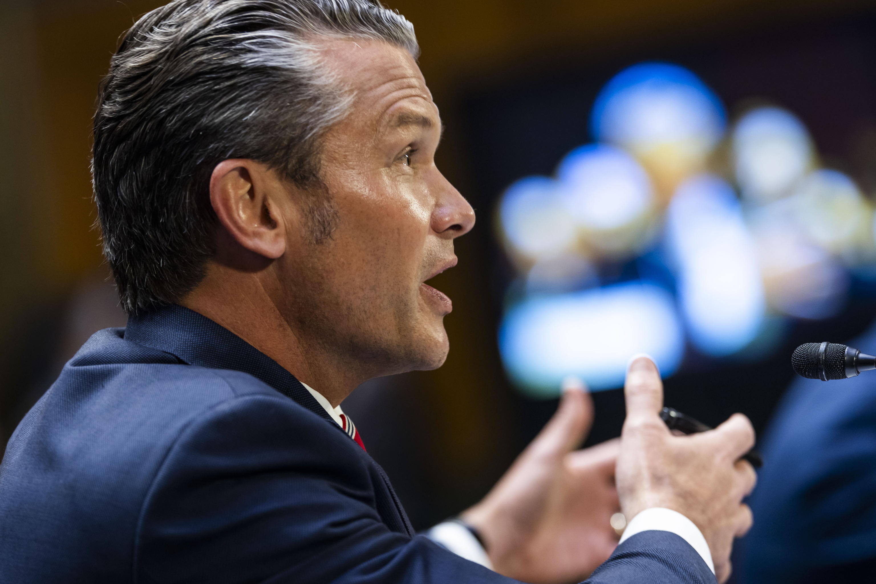 Hegseth e Trump: per ogni sparo dell’Iran colpiremo infrastrutture