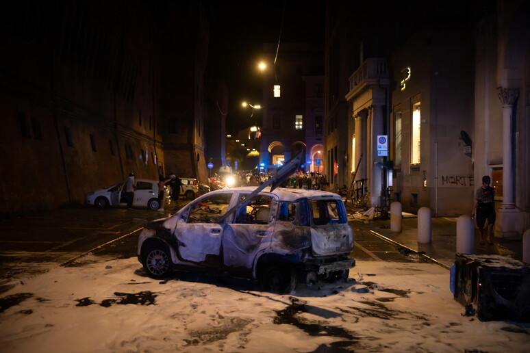 La guerriglia urbana di Bologna e la giustizia fai da te