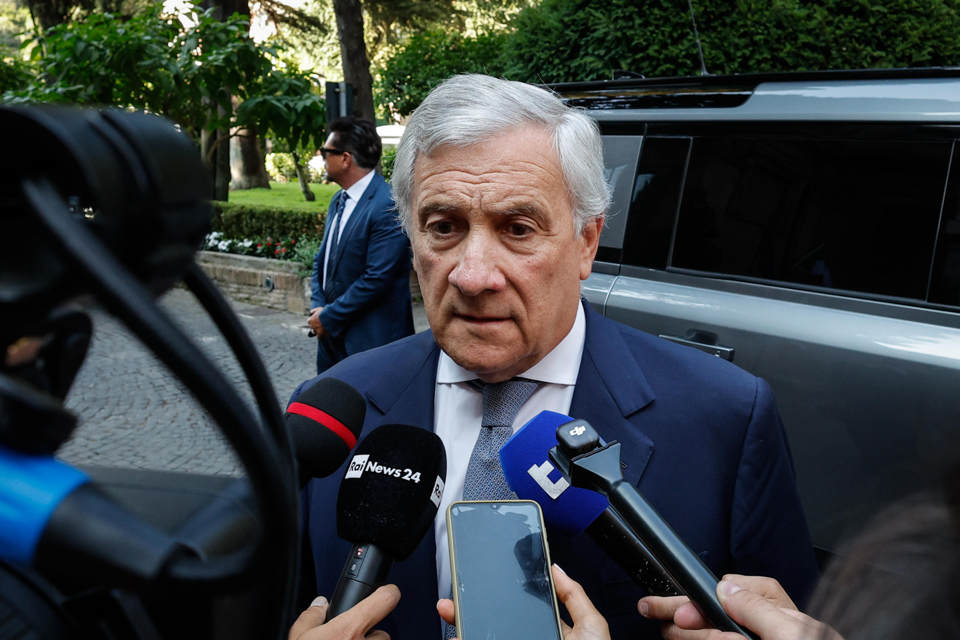 Forza Italia, Tajani: “La nostra priorità è abbassare le tasse agli italiani”
