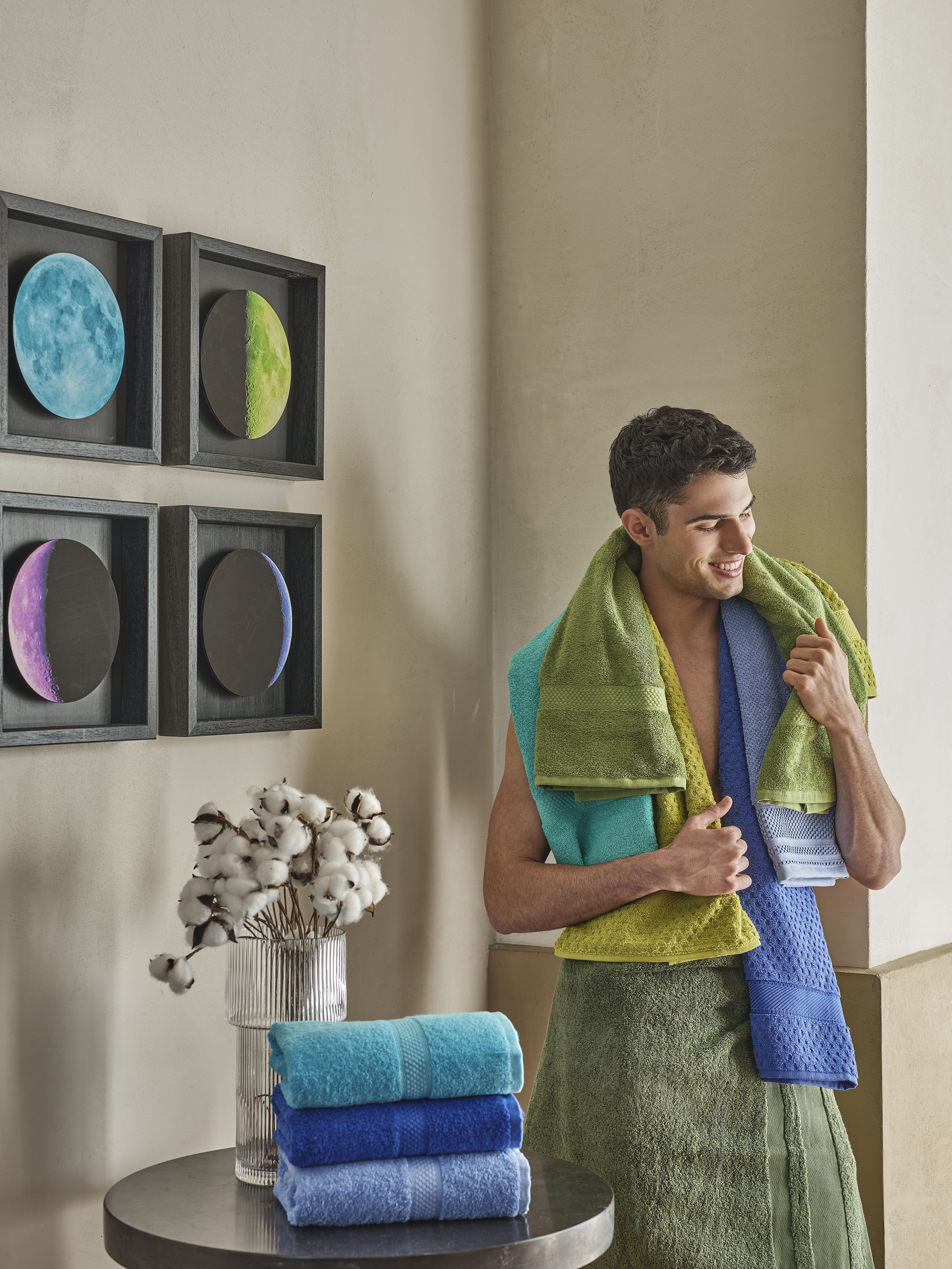 I vantaggi dell’accappatoio in microfibra da uomo per lo sport, la piscina e i viaggi estivi