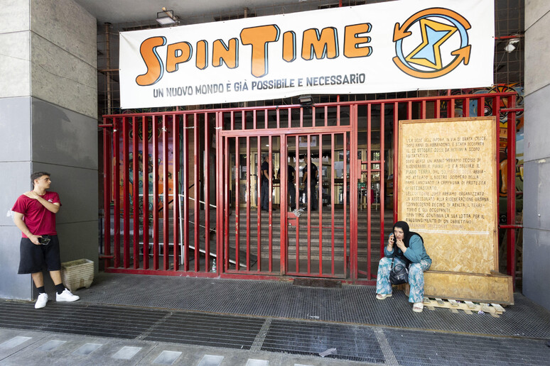La sacra proprietà violata dalla sinistra allo Spin Time