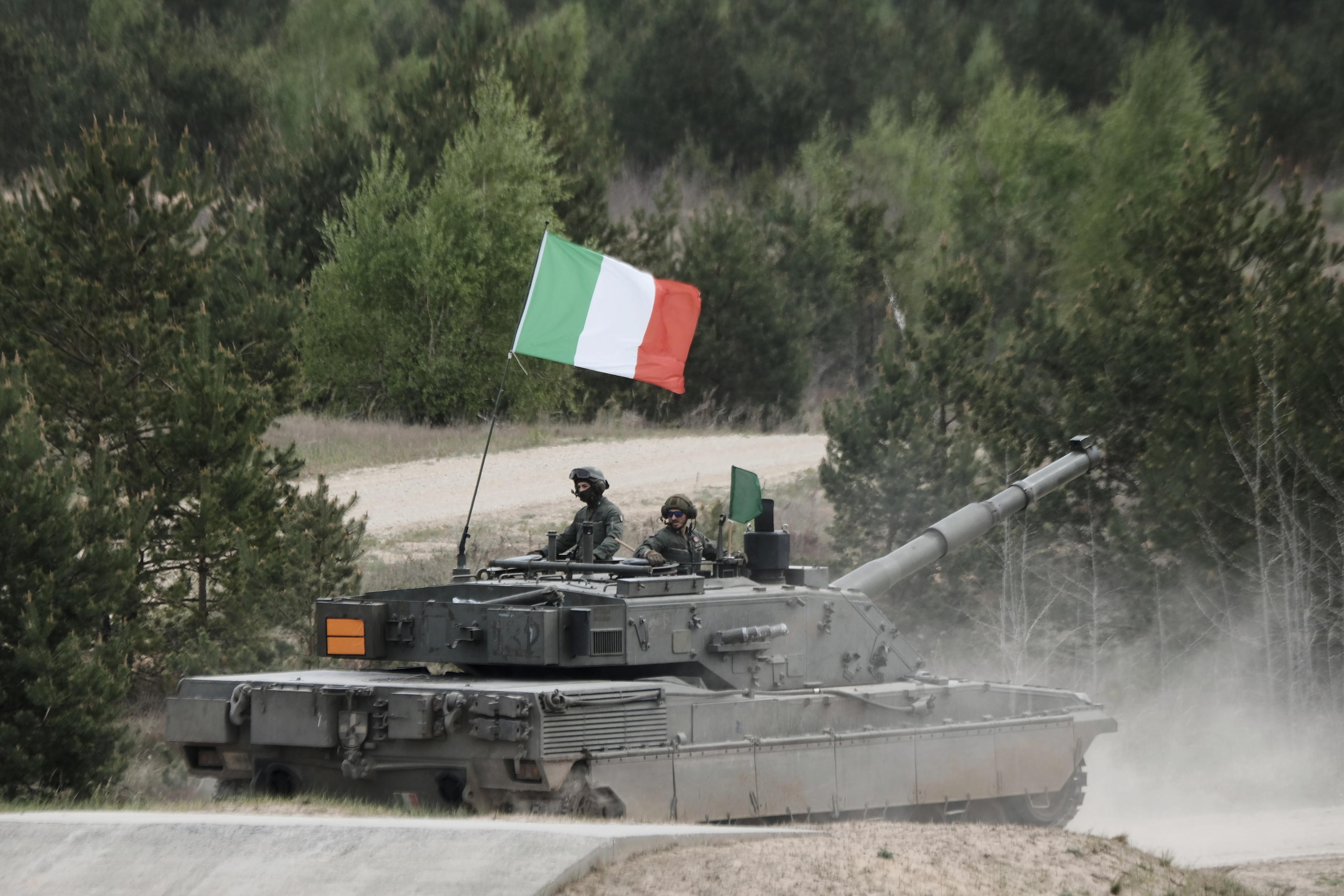 A dir la verità: l'italiano sa fare l'amore, non la guerra