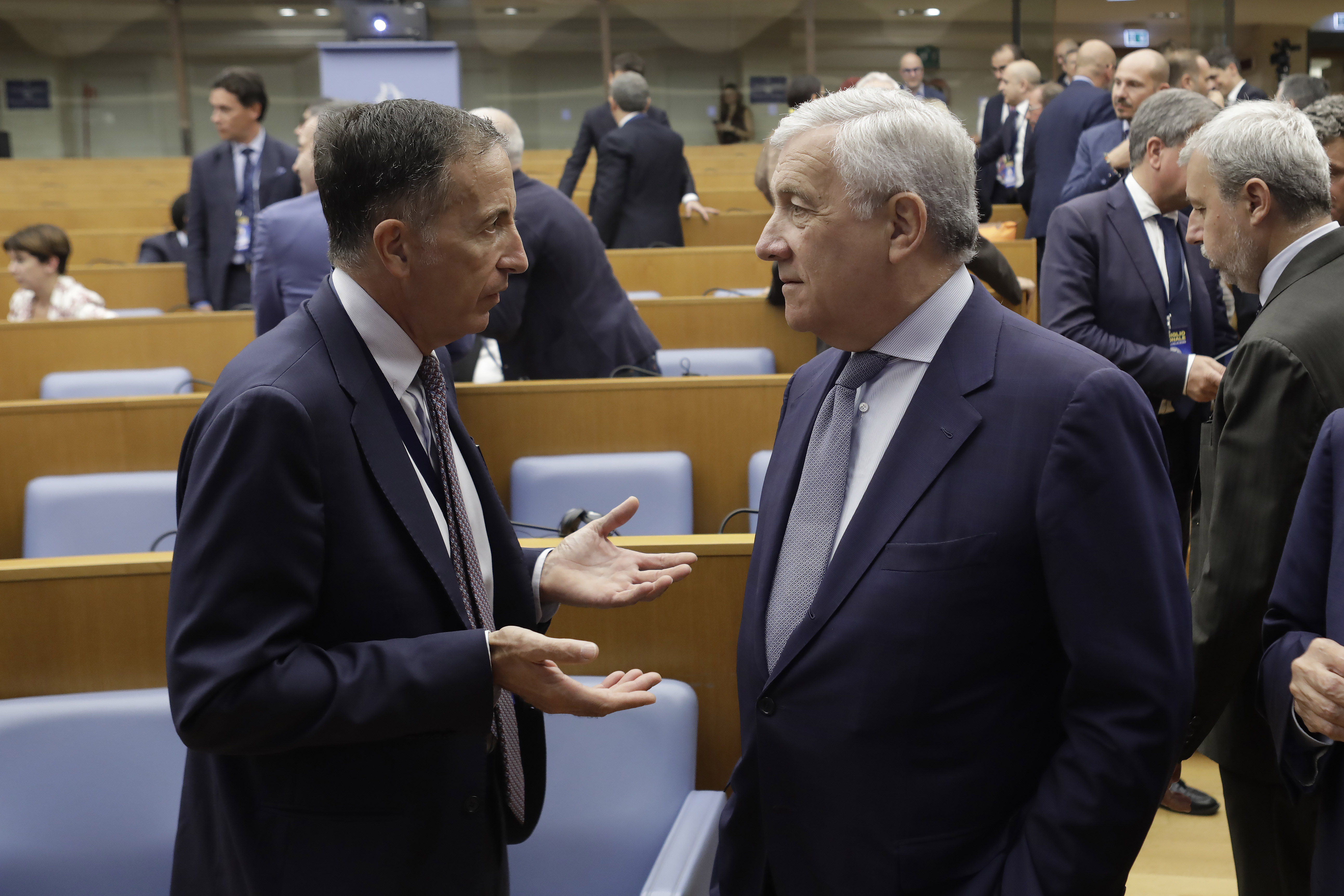 Vannacci e il centrodestra: il fuoco dentro