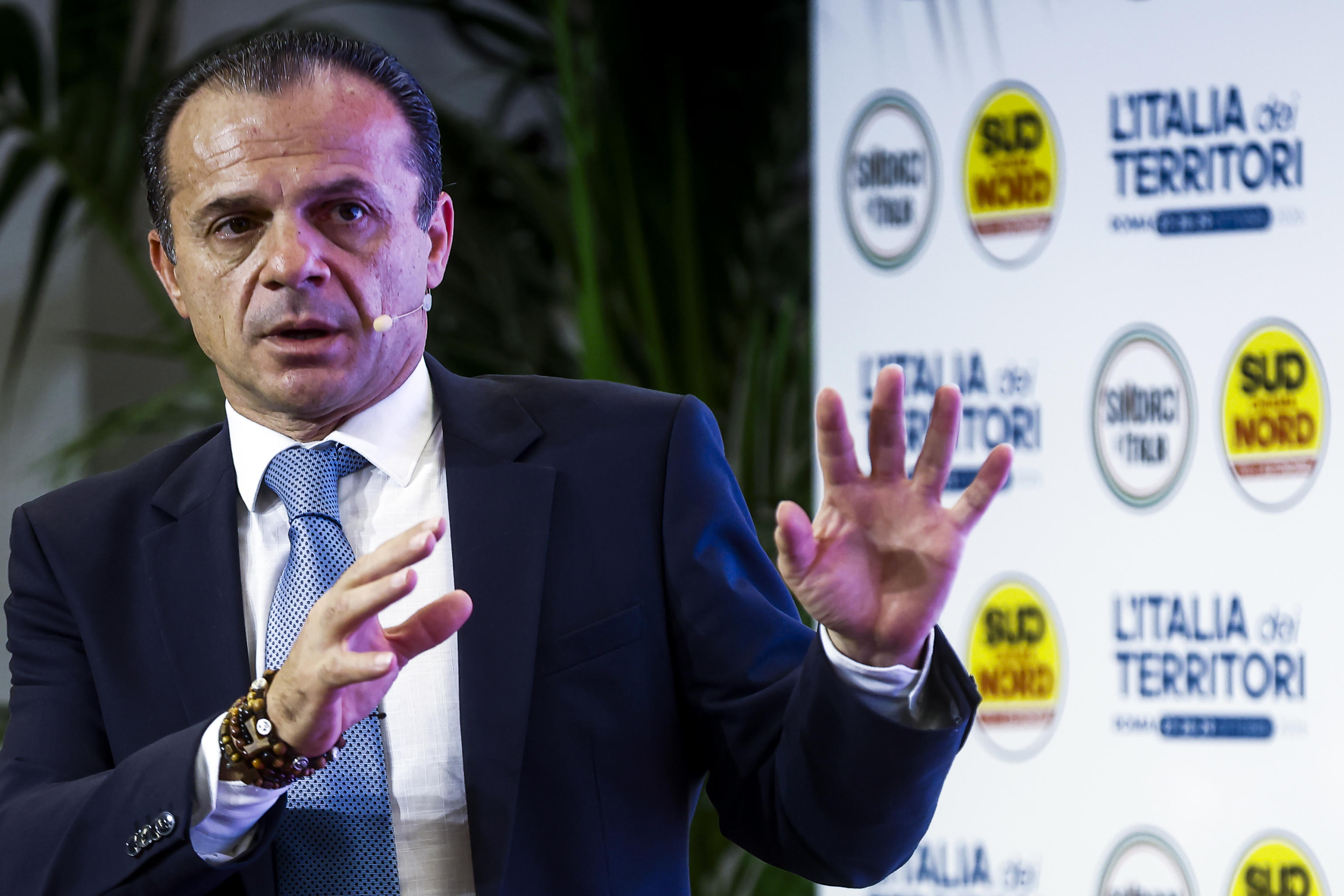 Cateno De Luca lancia la carica dei sindaci di centrodestra